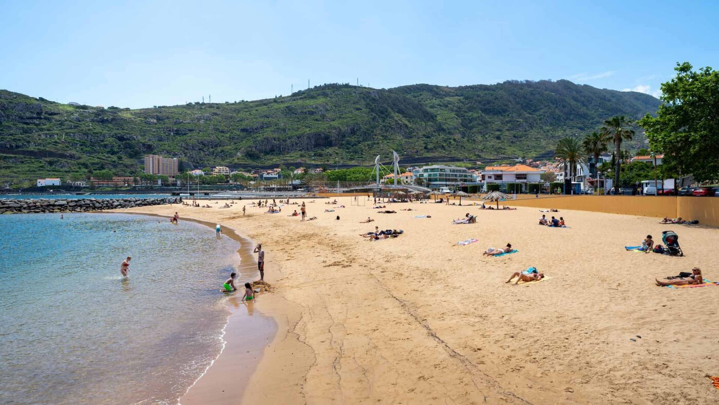 Plage de Banda d’Além à Machico sur la côte de Madère
