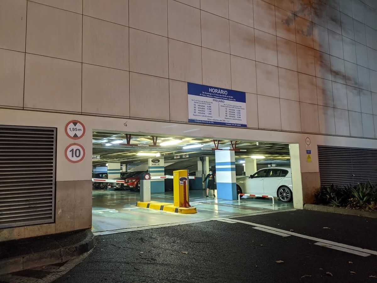 Entrée du parking Almirante Reis dans le centre de Funchal